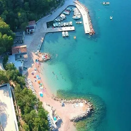 Spacious In With Swimming Pool