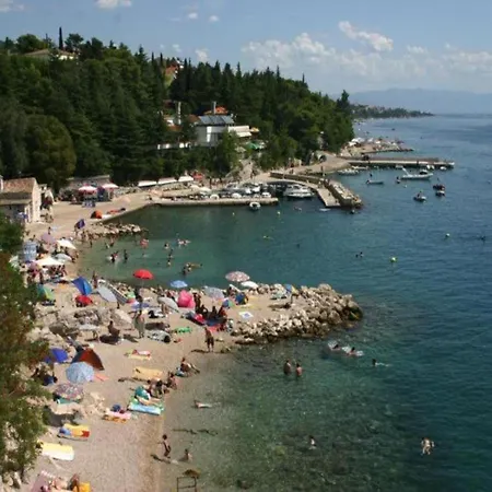 Appartement Spacious In With Swimming Pool