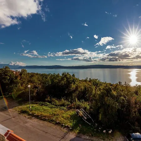 Apartmán Spacious In With Swimming Pool Dramalj