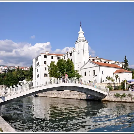 Spacious In With Swimming Pool * Dramalj