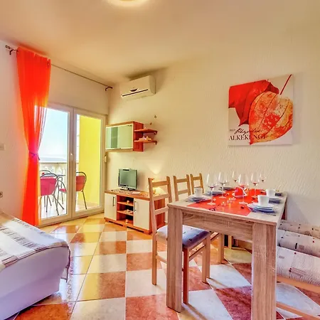 Spacious In With Swimming Pool Dramalj