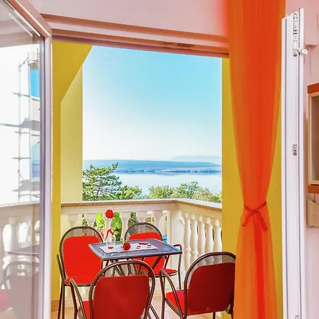 Spacious In With Swimming Pool Apartmán *