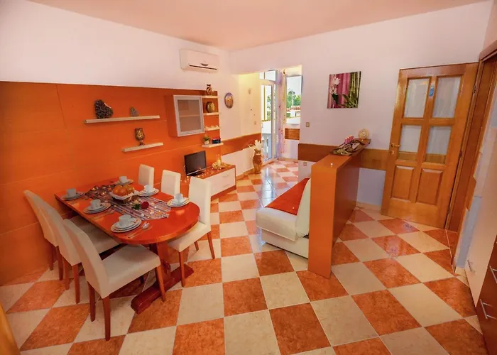 Spacious In With Swimming Pool Dramalj