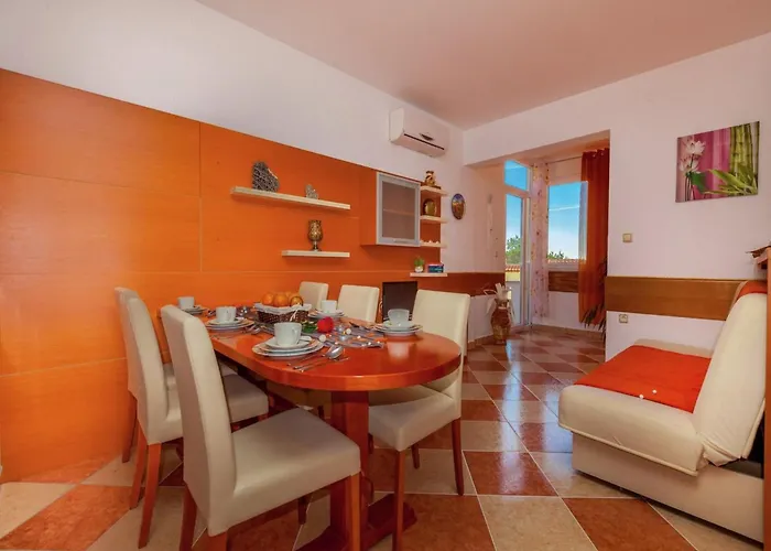 Spacious In With Swimming Pool Dramalj