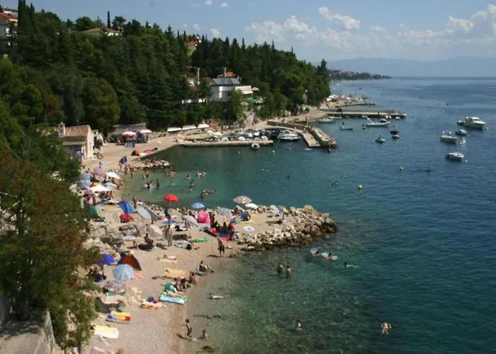 Apartament Spacious In With Swimming Pool