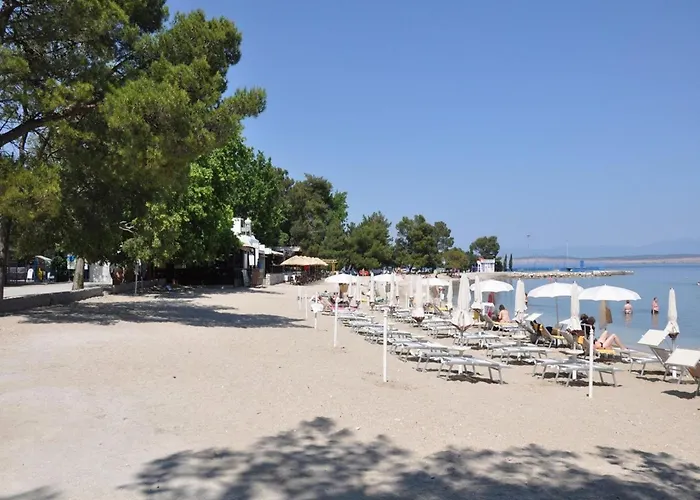 Spacious In With Swimming Pool Apartament *