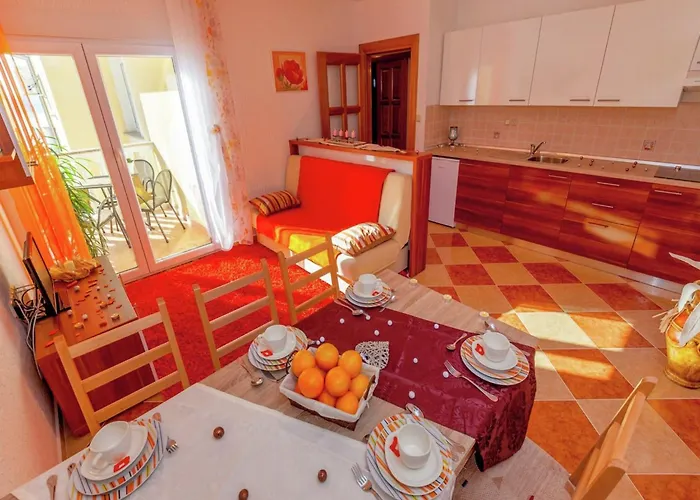 Spacious In With Swimming Pool Apartament *