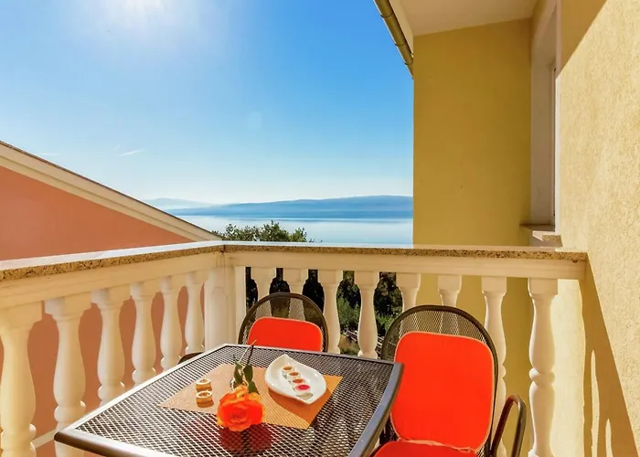 Spacious In With Swimming Pool Apartament Dramalj